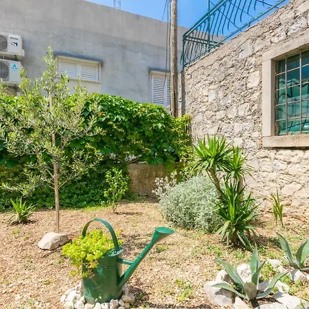 Fanito Apartment *