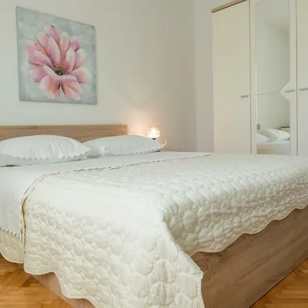 Fanito Apartment *